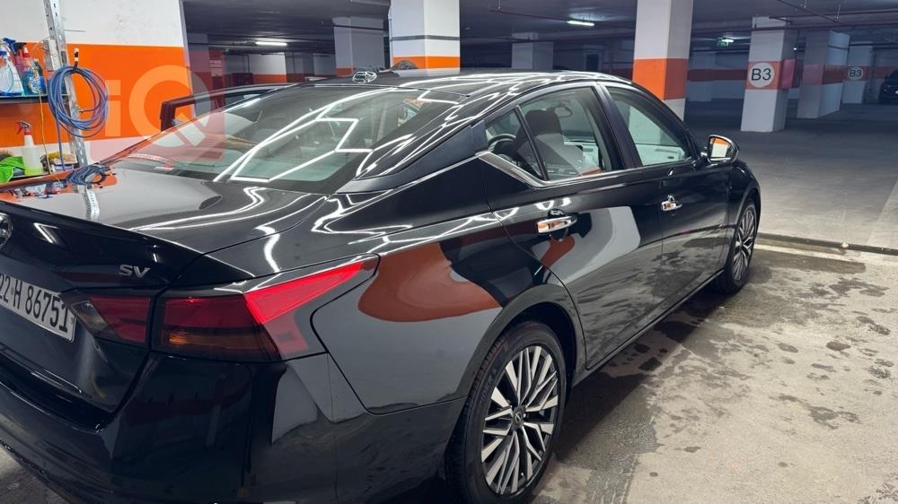 نيسان ألتيما